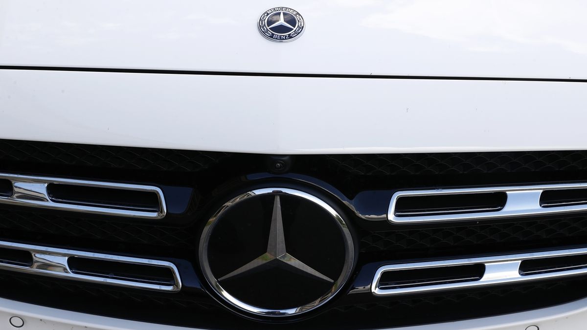 Mercedes bude připraven na nucený přechod k elektromobilitě, říká šéf
